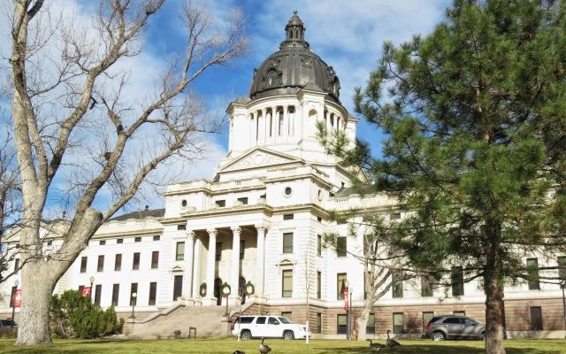 SD House committee passes bill to criminalize transgender treatment for minors under 16